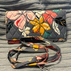 🏵️Vera Bradley Crossbody Wallet💐